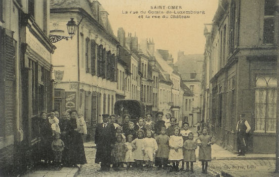 Cette rue doit son nom à l'un des plus vieux hôtel de la ville ( hôtellerie du Comte D'ISSEMBOURG ), qui se transorma en Luxembourg au XVIII siècle.